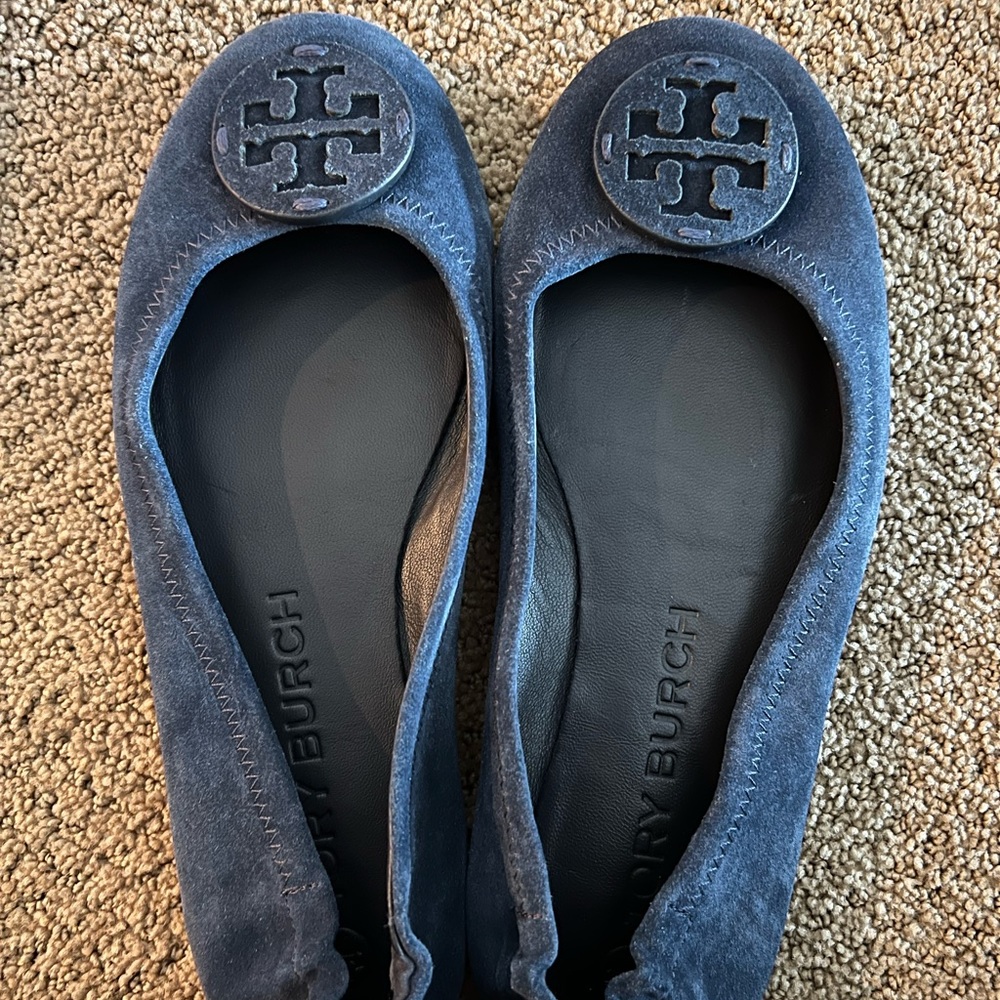 Tory Burch Travel Ballet Flats with Leather Logo in size 8